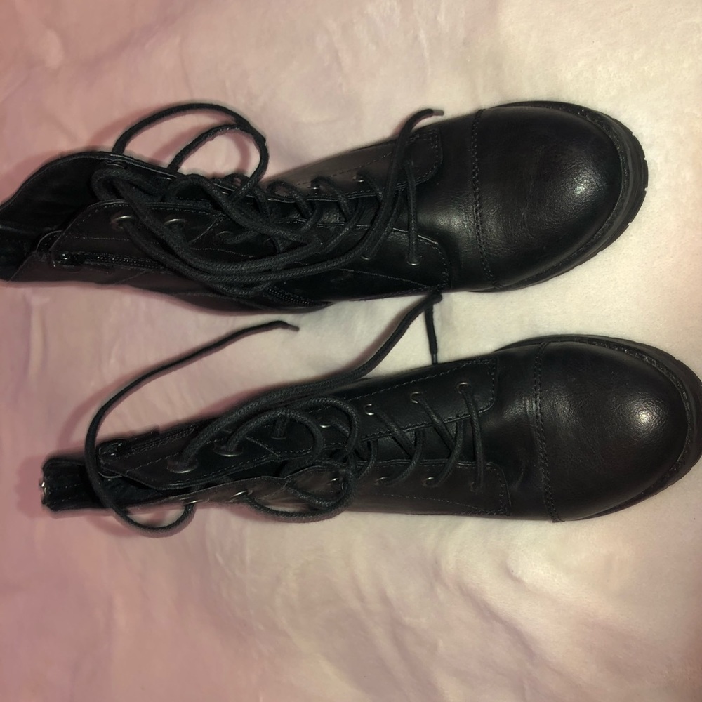 Combat boots, size 7 basically new
